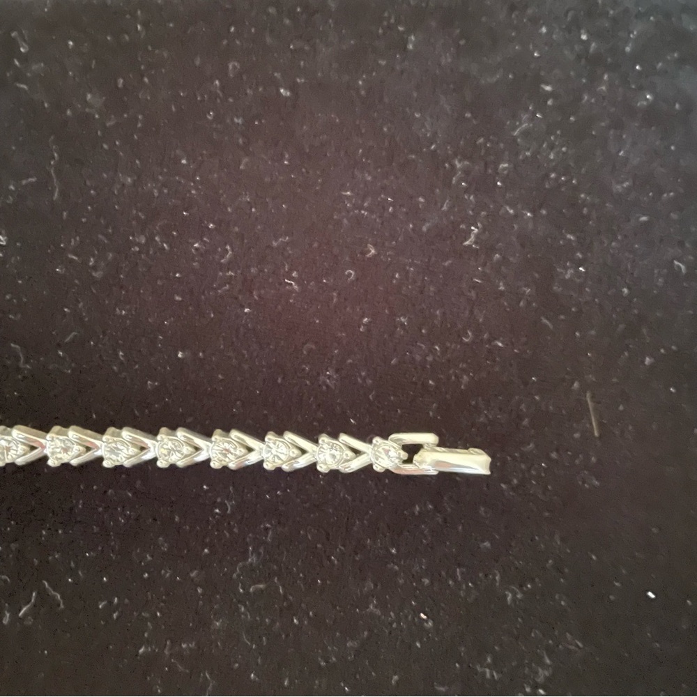 Avon Vintage Women’s Tennis Bracelet - Picture 2 of 2